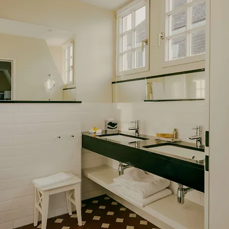 Bad Hotel 4*